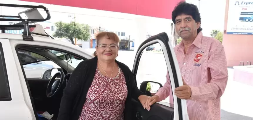 El Buky, taxista de Aguascalientes, apoya a personas con discapacidad a través de El Gigante Transporta y convierte cada viaje en ayuda.