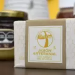 Miel de la Cruz, proyecto apícola de Aguascalientes, crece con impacto social y exporta productos a Estados Unidos.