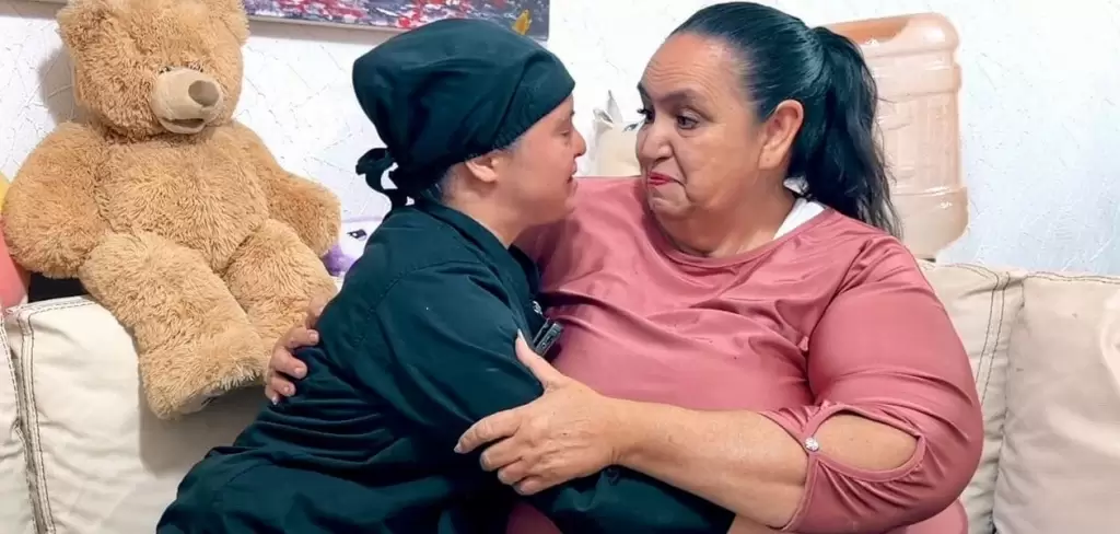 Andrea Nahomi, atleta paralímpica de Aguascalientes, suma 75 medallas y combina el deporte con el emprendimiento en repostería.