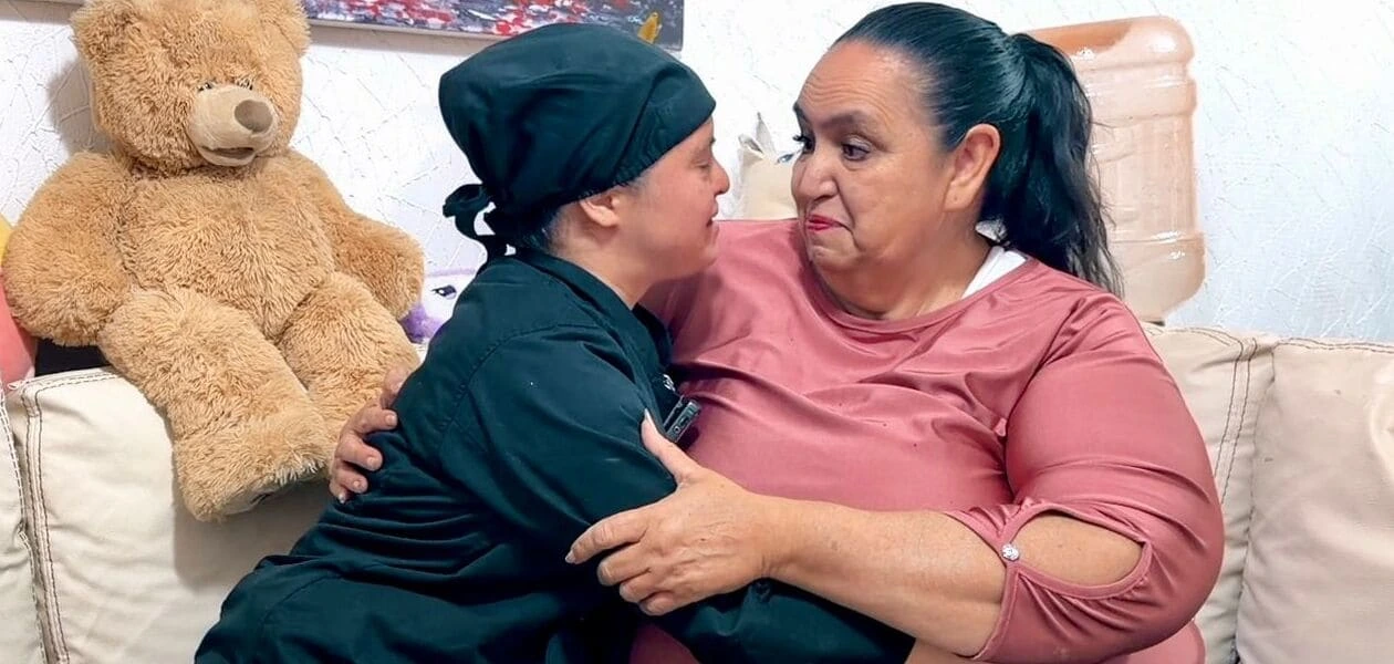 Andrea Nahomi, atleta paralímpica de Aguascalientes, suma 75 medallas y combina el deporte con el emprendimiento en repostería.
