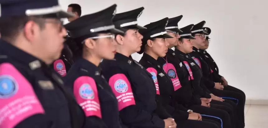 Aguascalientes capacita a la Policía Rosa en lengua de señas mexicana para mejorar la atención a personas con discapacidad auditiva.
