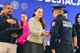 Tere Jiménez reconoce a policías de Aguascalientes con incentivos por su labor en la seguridad y la paz del estado.