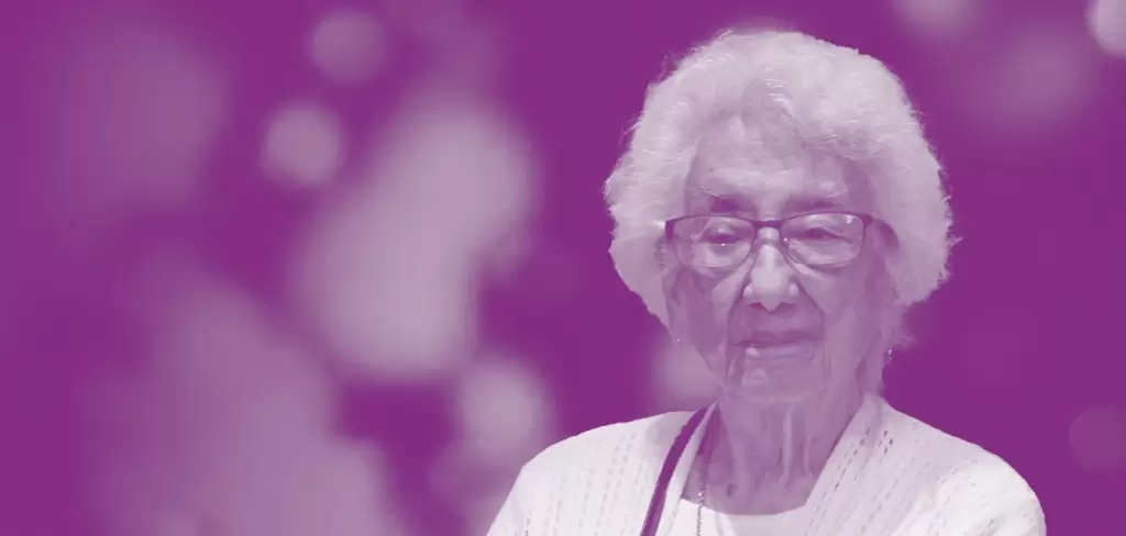 1980, Premio Nacional de Poesía de Mazatlán | Dolores Castro recibe uno de los reconocimientos más importantes de la literatura mexicana por su obra poética ¿Qué es lo vivido?, consolidándose como una de las voces más influyentes de la poesía contemporánea de mujeres en México. Foto: JLMNoticias / Especial / Universidad Autónoma de Aguascalientes.