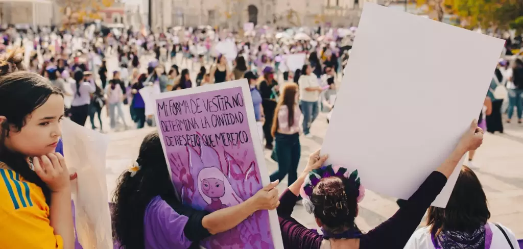 8M Aguascalientes se llena de pancartas y consignas contra los hombres y la violencia de género / Foto tomada por Valeria Linares