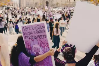 8M Aguascalientes se llena de pancartas y consignas contra los hombres y la violencia de género / Foto tomada por Valeria Linares