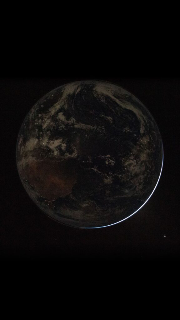 08 artemis ii wallpaper backlit earth image 1