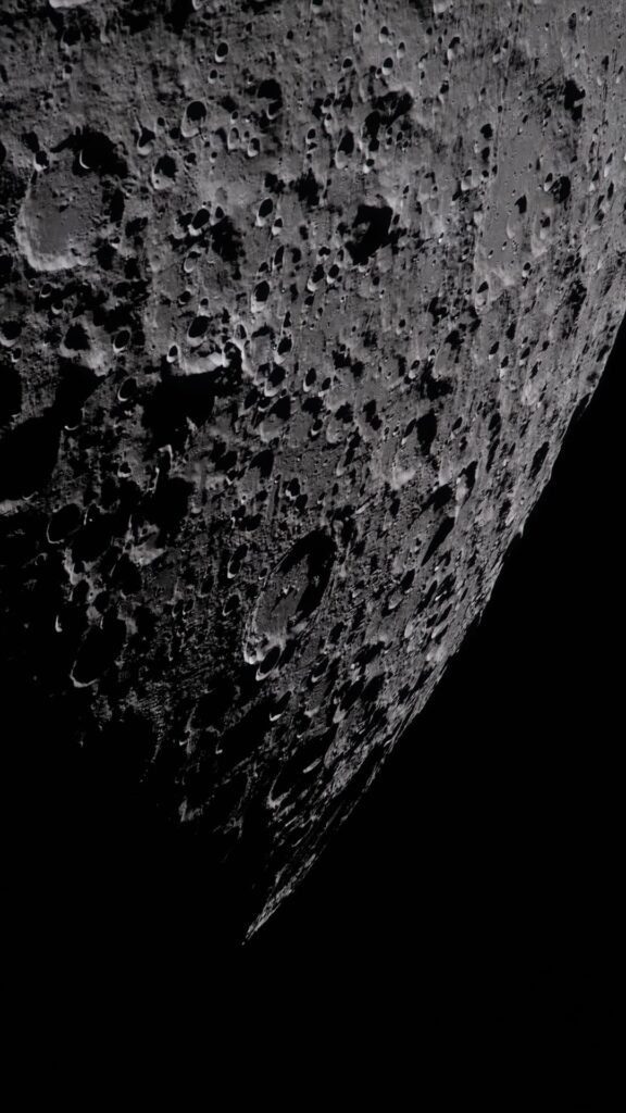 10 artemis ii lunar flyby wallpaper lunar closeup image 1