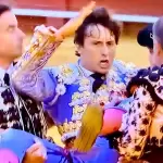 Hieren a Andrés Roca Rey en Sevilla