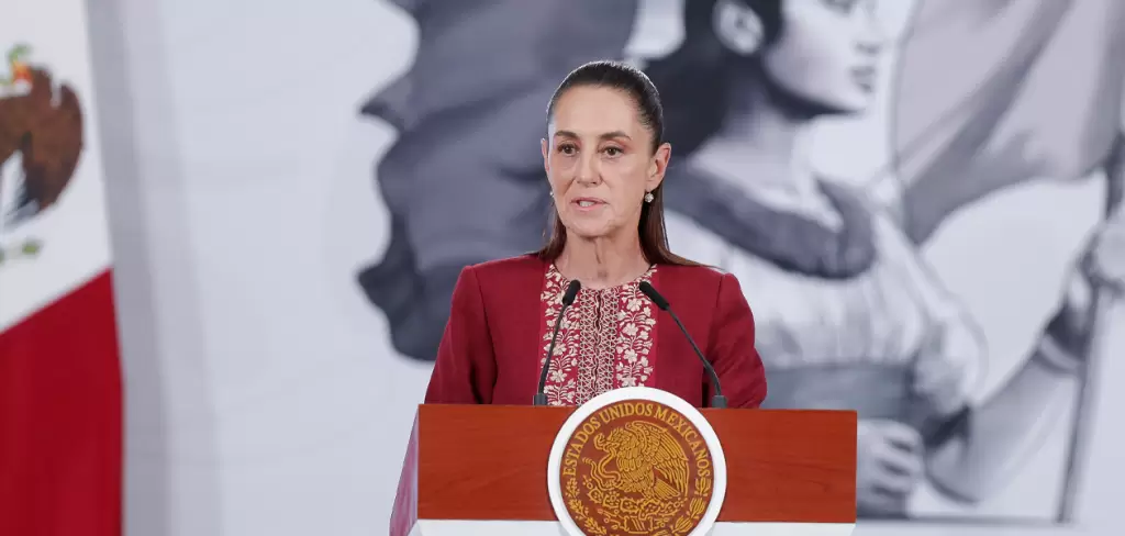 La presidenta Claudia Sheinbaum, en Palacio Nacional, presentando el Servicio Universal de Salud. Foto: JLMNoticias / Isaac Esquivel.