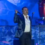 “Te lloré” y “El Rey”: Alex Fernández y Conjunto Primavera hacen cantar todo el Foro en la FNSM2026 en Aguascalientes