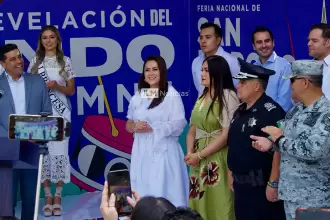 La gobernadora de Aguascalientes, Tere Jiménez, encabezando la Develación del Bando Solemne, con lo que inicia oficialmente la Feria Nacional de San Marcos 2026. Foto: JLMNoticias / Especial / Diego Cárdenas / Fermín Alvarado..