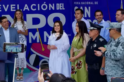 La gobernadora de Aguascalientes, Tere Jiménez, encabezando la Develación del Bando Solemne, con lo que inicia oficialmente la Feria Nacional de San Marcos 2026. Foto: JLMNoticias / Especial / Diego Cárdenas / Fermín Alvarado..