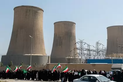 ¿El fin de Irán? Trump amenaza con “destruir la civilización”; el régimen responde con cadenas humanas