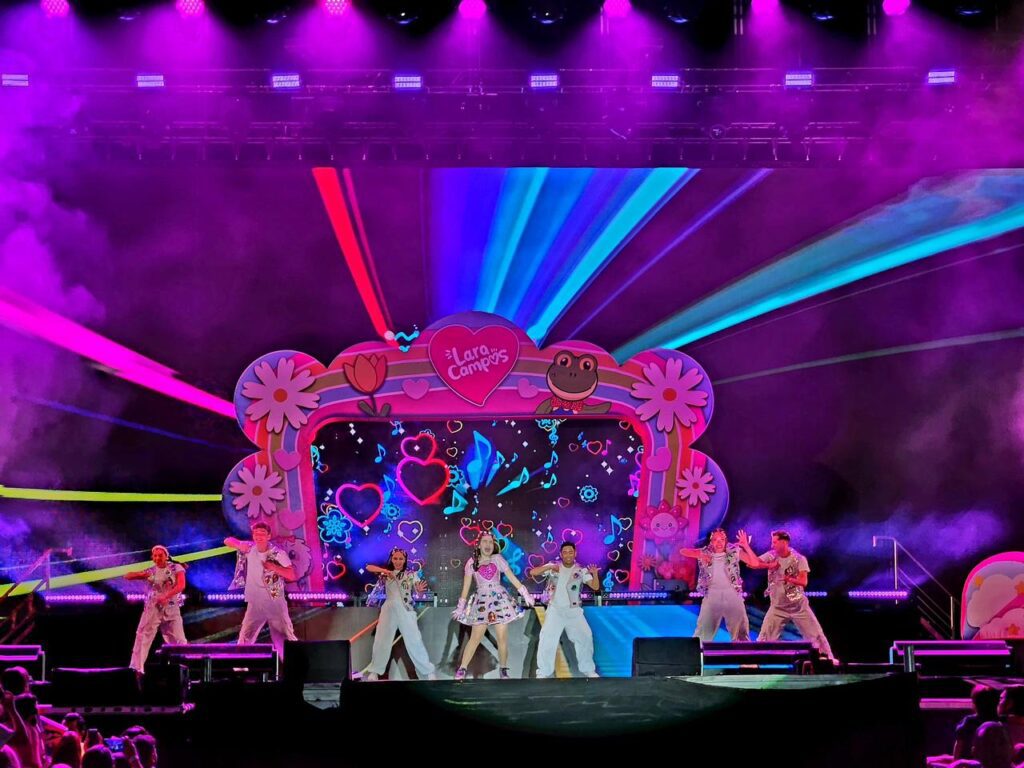 Lara Campos entra el escenario después de la tercera llamada