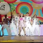 Colores, sonrisas y ranas invaden el Foro de las Estrellas con Lara Campos