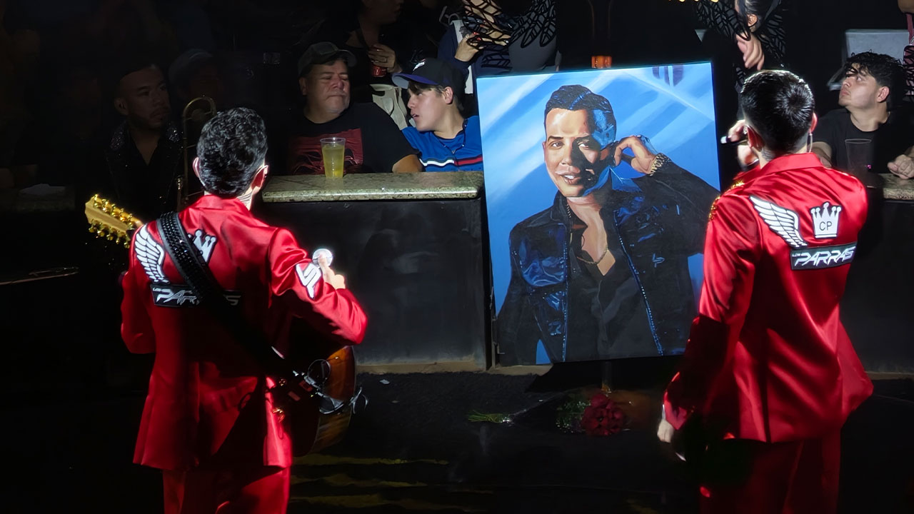 Los Parras y homenaje a Carlos durante su show en el palenque de la FNSM2026