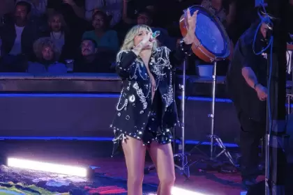 María José hace cantar el Palenque de la FNSM 2026