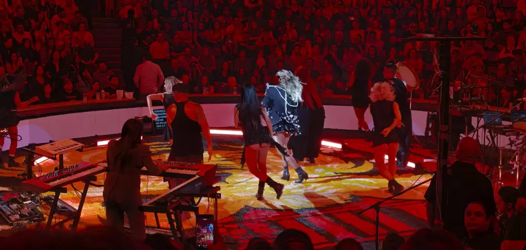 Maria Jose y bailarines