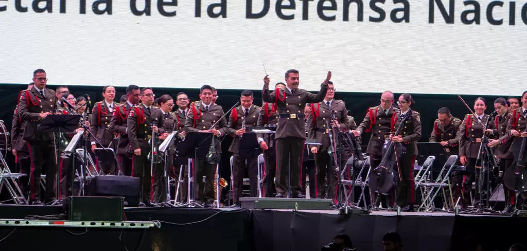 El Foro de las Estrellas de la Feria Nacional de San Marcos 2026 fue testigo de la presentación conjunta del Mariachi de la Guardia Nacional y la Orquesta Sinfónica de la Secretaría de la Defensa Nacional. Foto: JLMNoticias / Salvador Ramírez / Diego Cárdenas.
