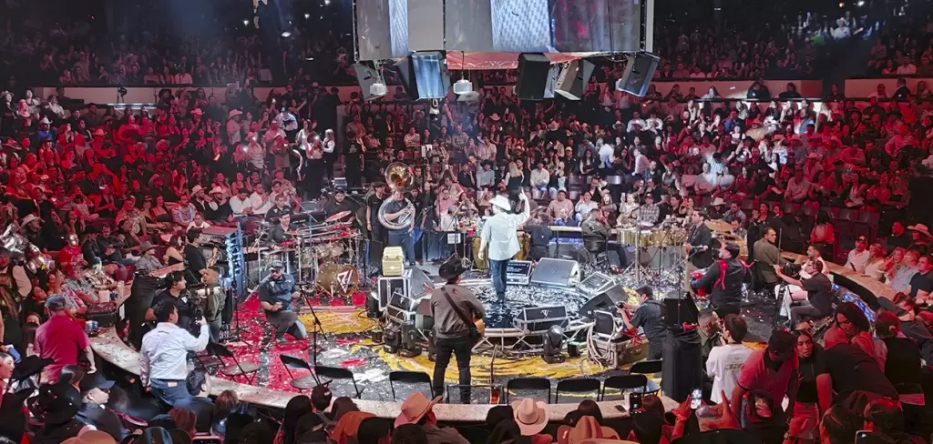 Remmy Valenzuela en el Palenque