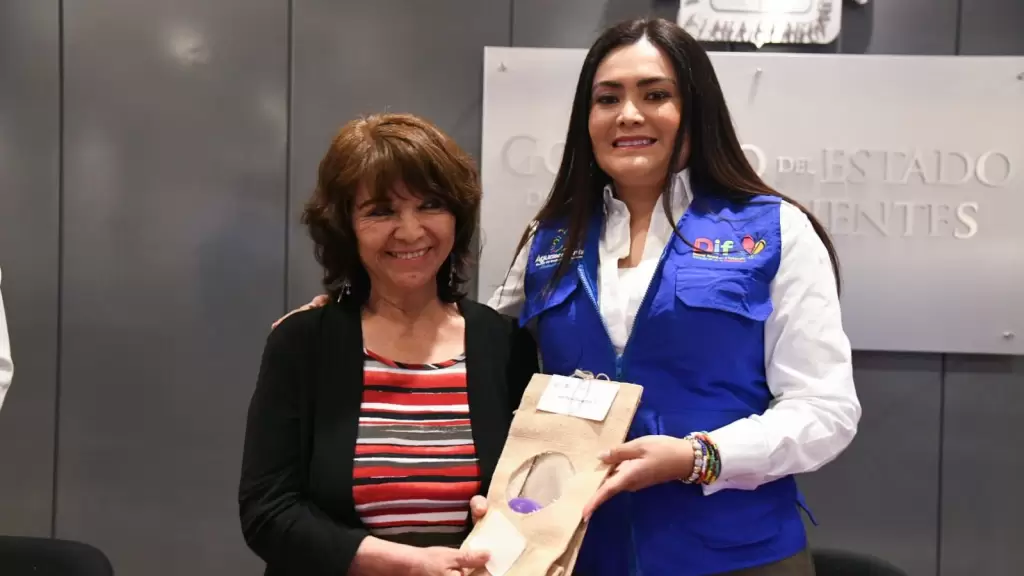 “Sonrisas Gigantes” transforma la vida de adultos mayores en Aguascalientes