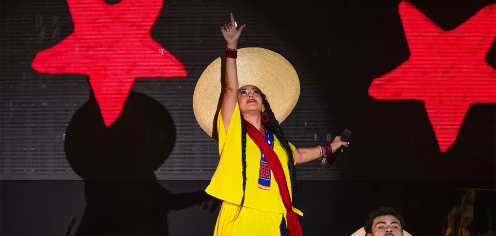FNSM2026: Lila Downs convierte el Foro de las Estrellas en un altar a la cultura mexicana.