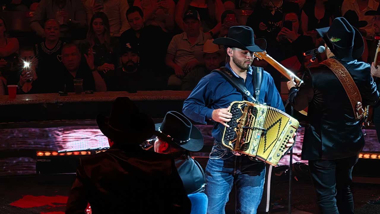 Cristopher Ayala y su habilidad de tocar canciones con el gran Ramón Ayala