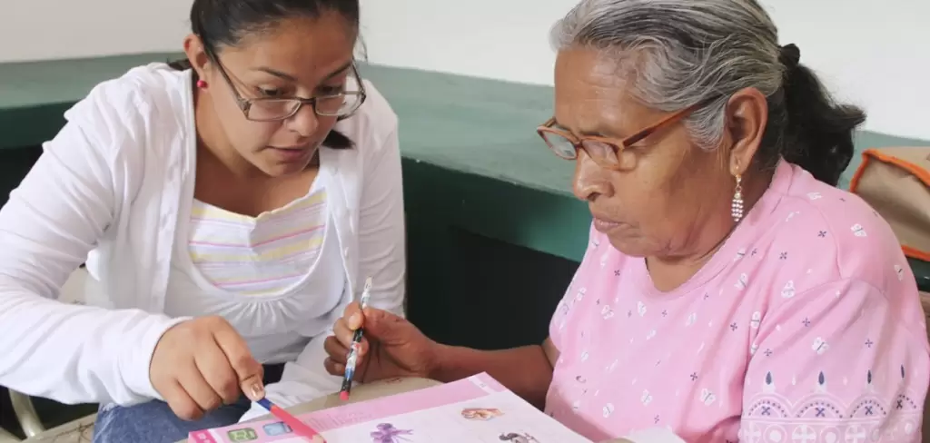 Servicio social en Aguascalientes- apoya la educación básica