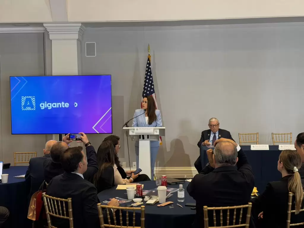 Tere Jiménez busca inversión para Aguascalientes en Washington 2