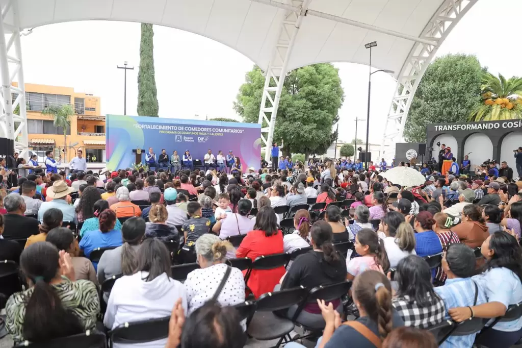 Tere Jiménez entrega más de 2 mil apoyos en Cosío