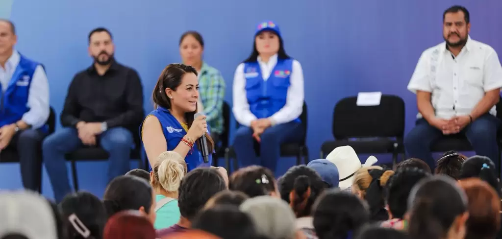 Tere Jiménez entrega más de 2 mil apoyos en Cosío
