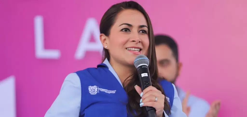 Tere Jiménez reconoce a madres de familia en Aguascalientes