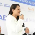 Tere Jiménez reconoce a maestros de Aguascalientes