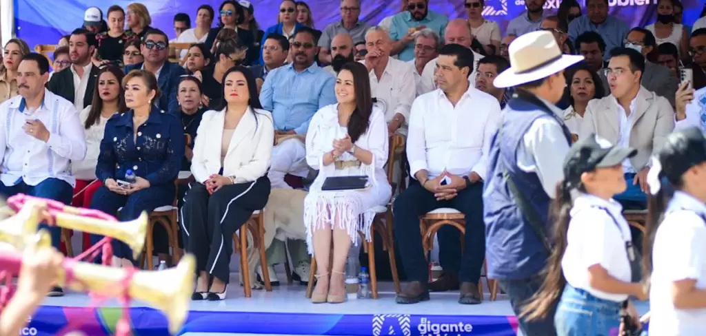 Tere Jiménez respalda trabajadores en desfile del 1 de mayo