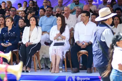 Tere Jiménez respalda trabajadores en desfile del 1 de mayo