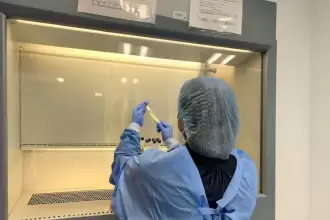 De la curiosidad al diagnóstico: La trayectoria de Elva Rodríguez en la química