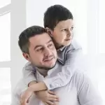 Felicidades papá, el abrazo que también llega cuando hay ausencia