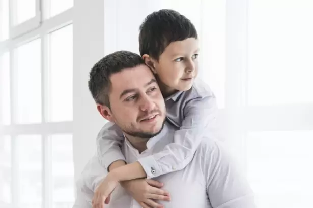 Felicidades papá, el abrazo que también llega cuando hay ausencia