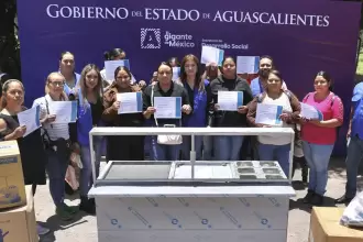 Impulsan emprendimiento en familias de Aguascalientes con entrega de apoyos