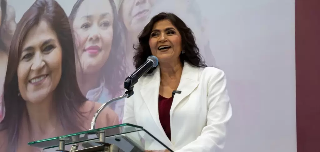 La senadora Nora Ruvalcaba durante su informe de actividades en el Centro de Convenciones Isla San Marcos. Foto: JLMNoticias / Salvador Ramírez.