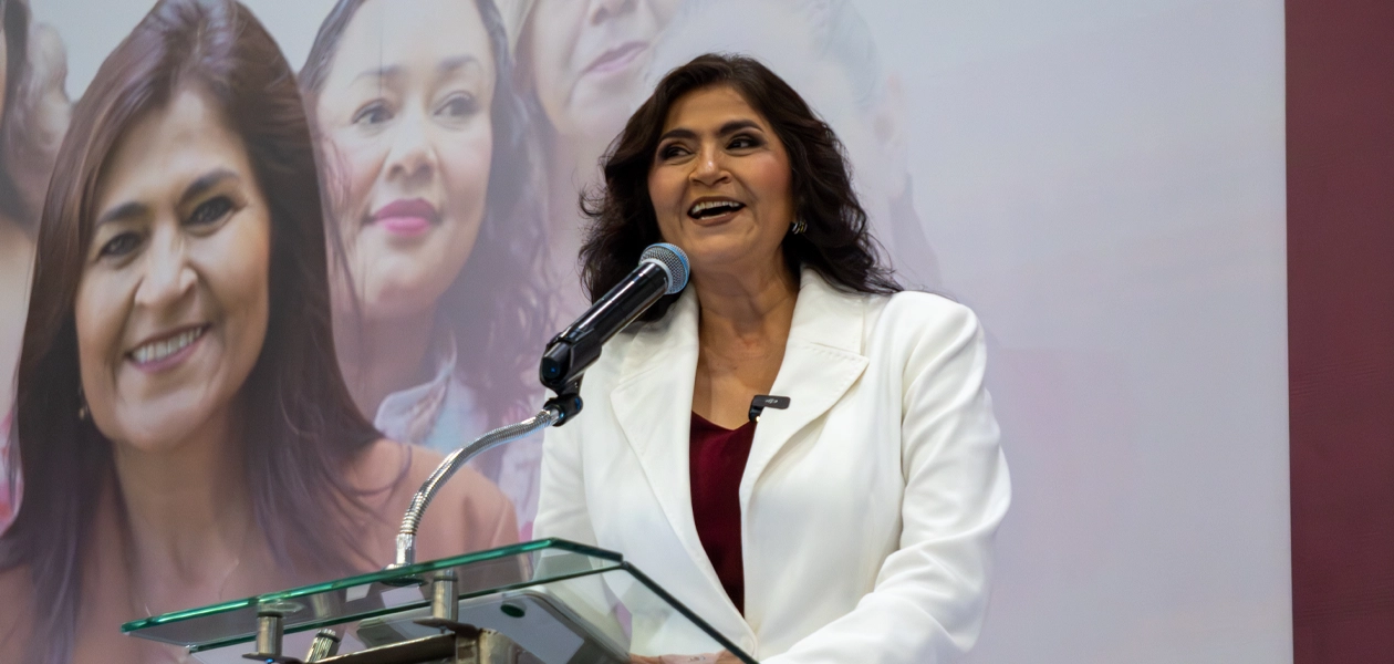 La senadora Nora Ruvalcaba durante su informe de actividades en el Centro de Convenciones Isla San Marcos. Foto: JLMNoticias / Salvador Ramírez.