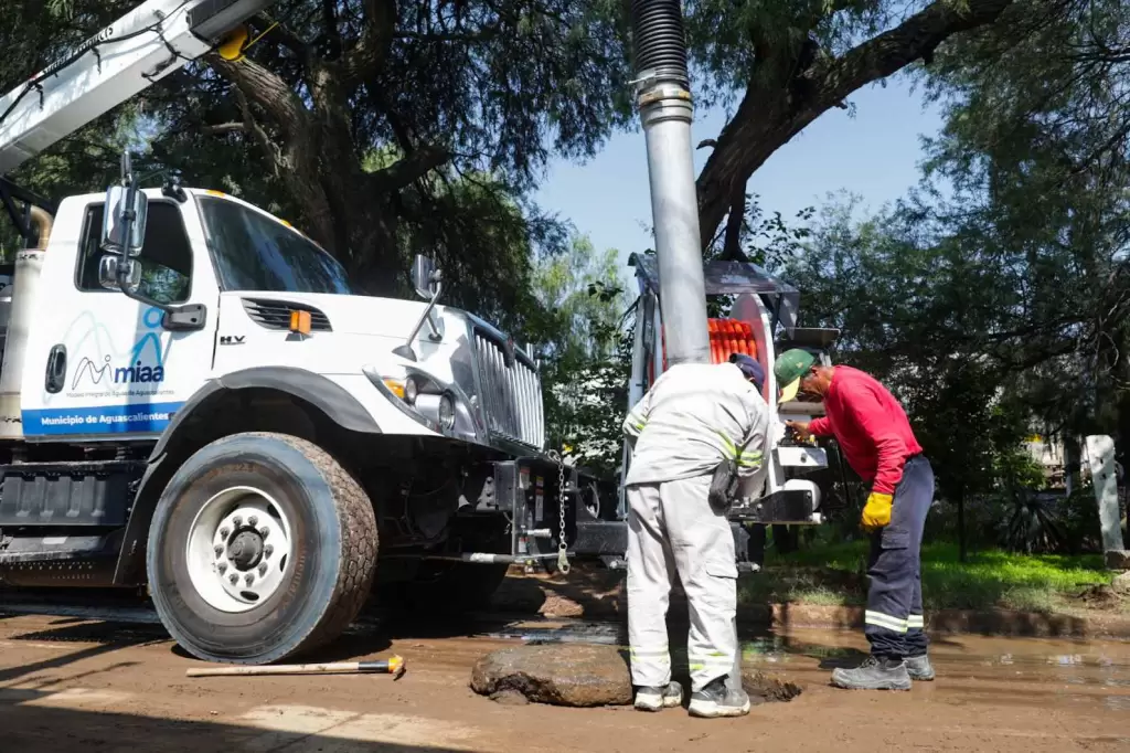 Por lluvias Municipio mantiene operativo en Constitución 2