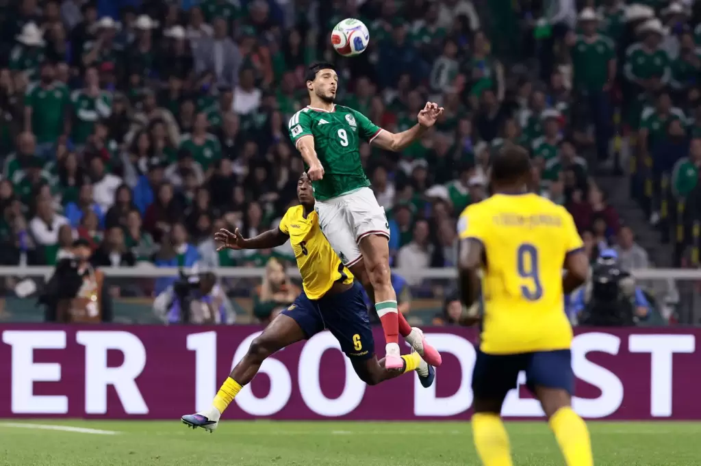 Raúl Jiménez anota segundo gol para México // Foto de EFE