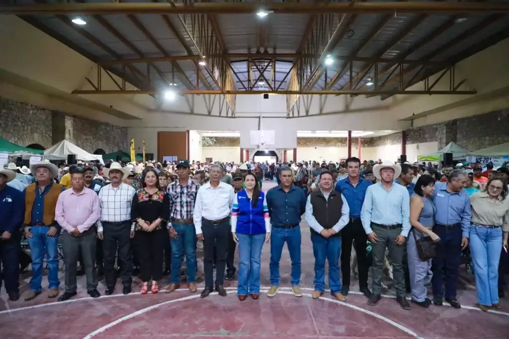 Tere-Jiménez-entrega-insumos-agrícolas-a-2-mil-productores-de-temporal-enAguascalientes