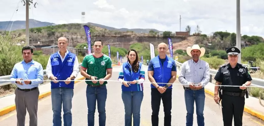 Tere Jiménez entrega obra pública, apoyos al campo y acerca servicios a familias de Calvillo