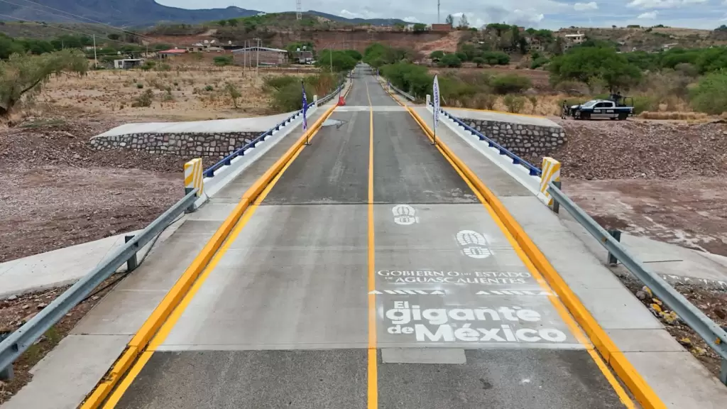 Tere Jiménez entrega obra pública, apoyos al campo y acerca servicios a familias de Calvillo