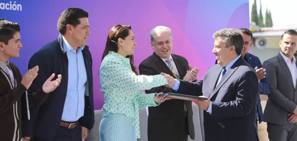 Tere Jiménez entrega obras en la Secundaria Técnica 1