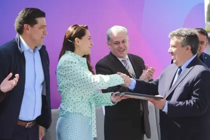 Tere Jiménez entrega obras en la Secundaria Técnica 1