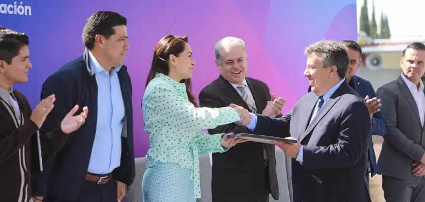 Tere Jiménez entrega obras en la Secundaria Técnica 1