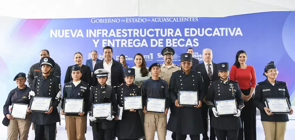 Tere Jiménez impulsa la educación y entrega infraestructura y becas en Aguascalientes